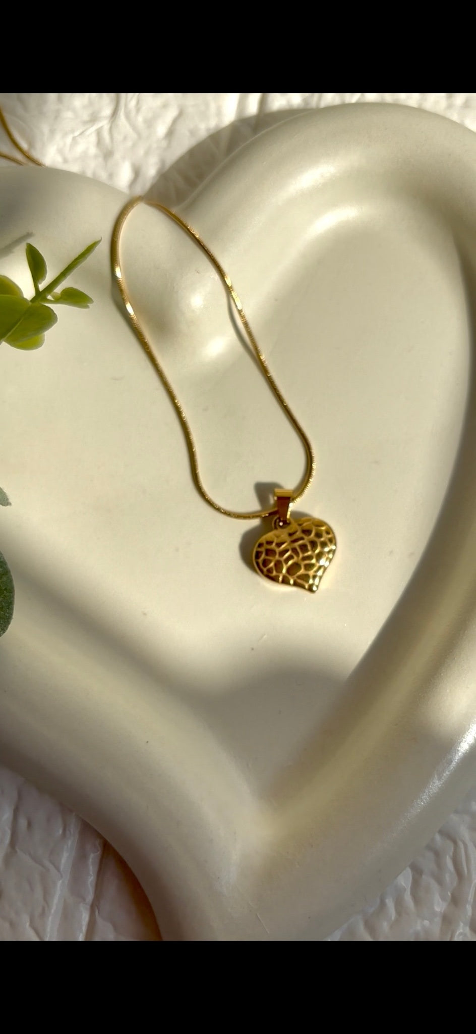 Golden Honeyheart Necklace