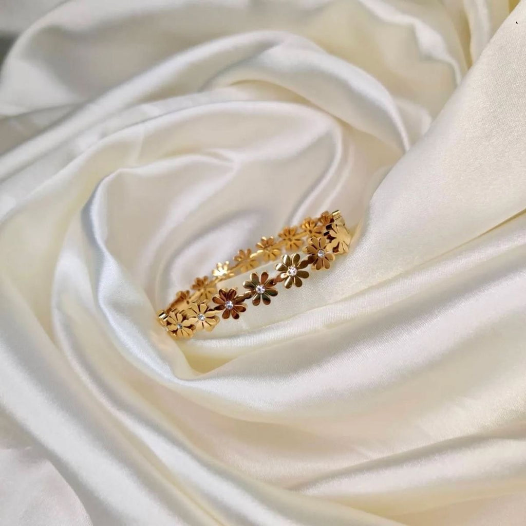 Daisy Bloom Kada