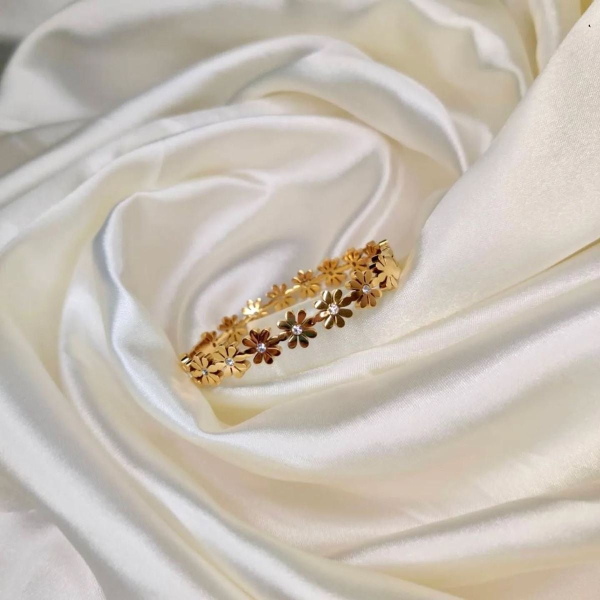 Daisy Bloom Kada